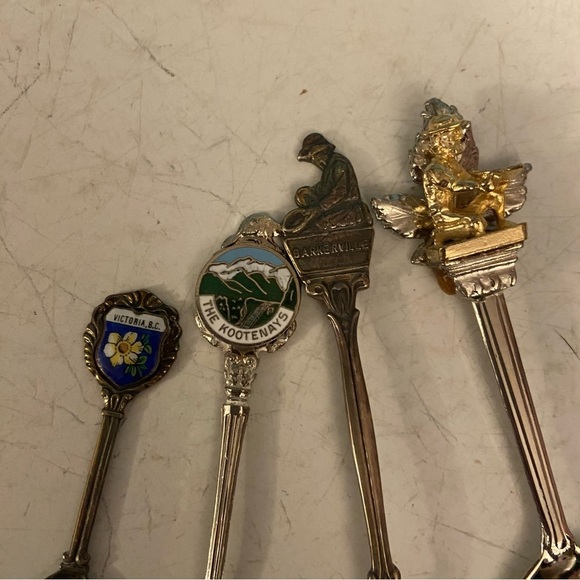 Vintage collection of silver coloured decorative spoons from  B.C. - lot of 14 - Picture 4 of 8